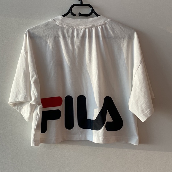 🌼 FILA - Short Sleeve Crop T-Shirt 🌼 - Picture 2 of 9
